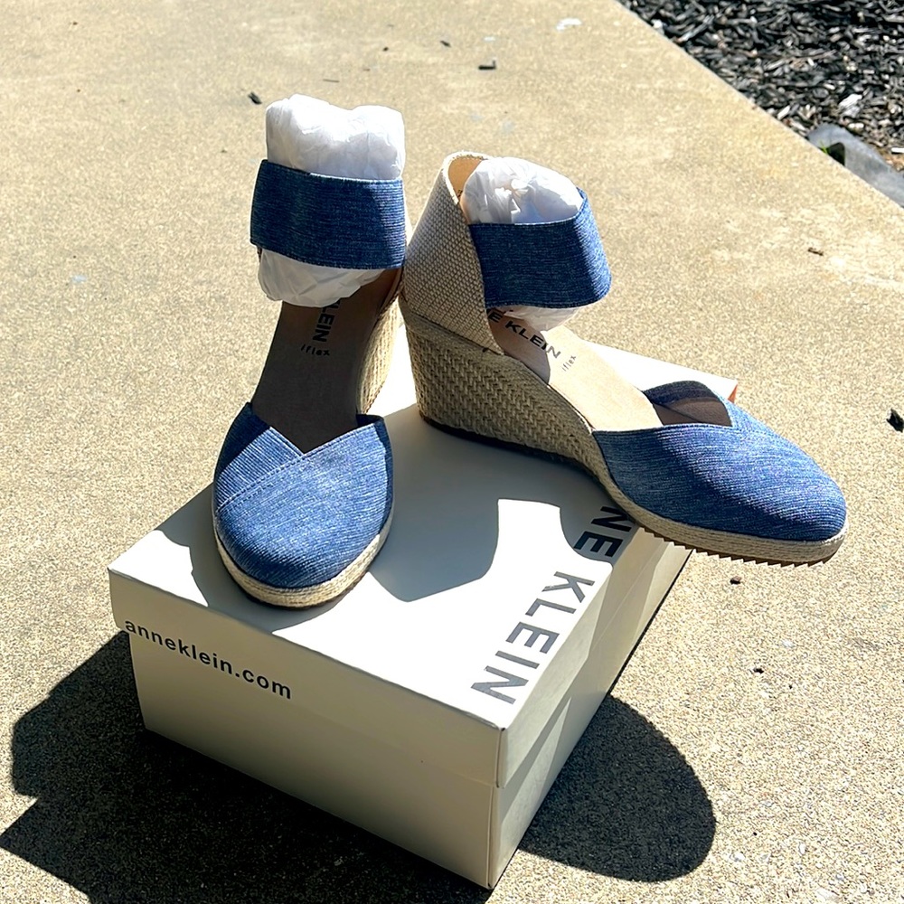 ANNE KLEIN slip on sandals